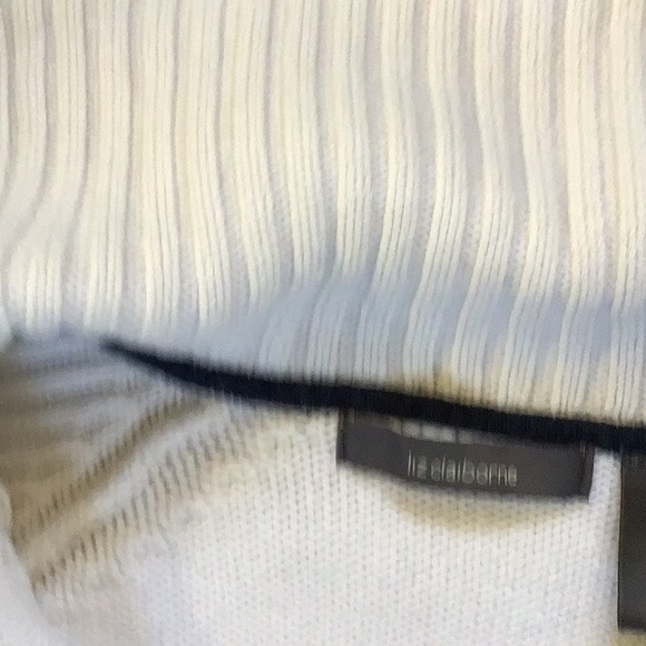 Liz Claiborne, full zip sweater. - Picture 5 of 5
